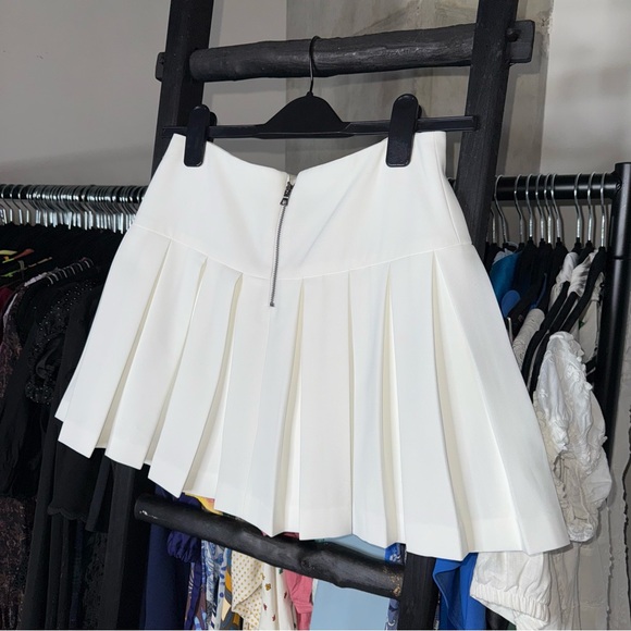 Alice + Olivia Emilie Box Pleat Mini Skirt in Off-White - Picture 8 of 12